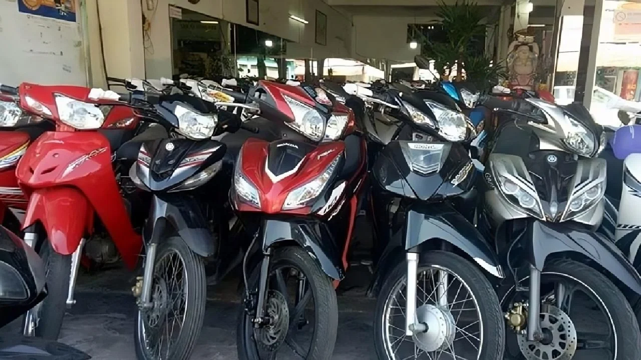 Anh Phong thuê xe máy