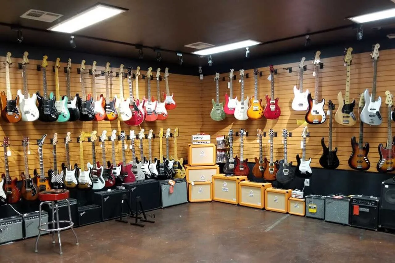Shop đàn Phúc Lộc bán Guitar Cần Thơ uy tín